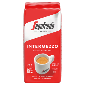 Eine rote Packung Intermezzo Kaffeebohnen der Marke Segafredo