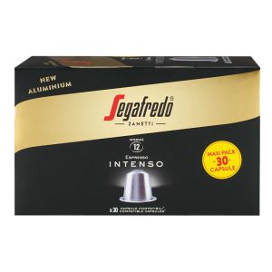 Eine Kartonschachtel mit Aufdruck von Segafredo Espresso Intenso Alukapseln mit dem Sticker "Maxi Pack - 30 Capsule" in einer frontaler Ansicht