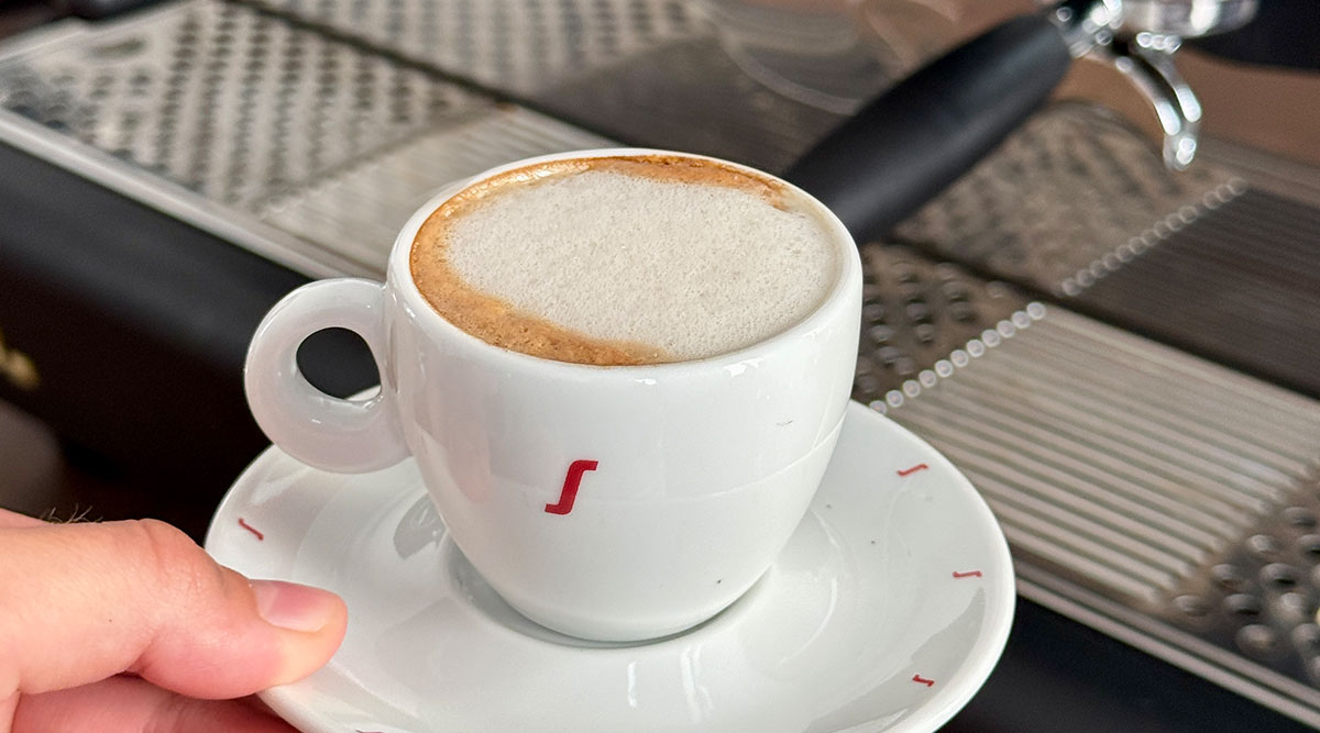 Eine Tasse Espresso Macchiato