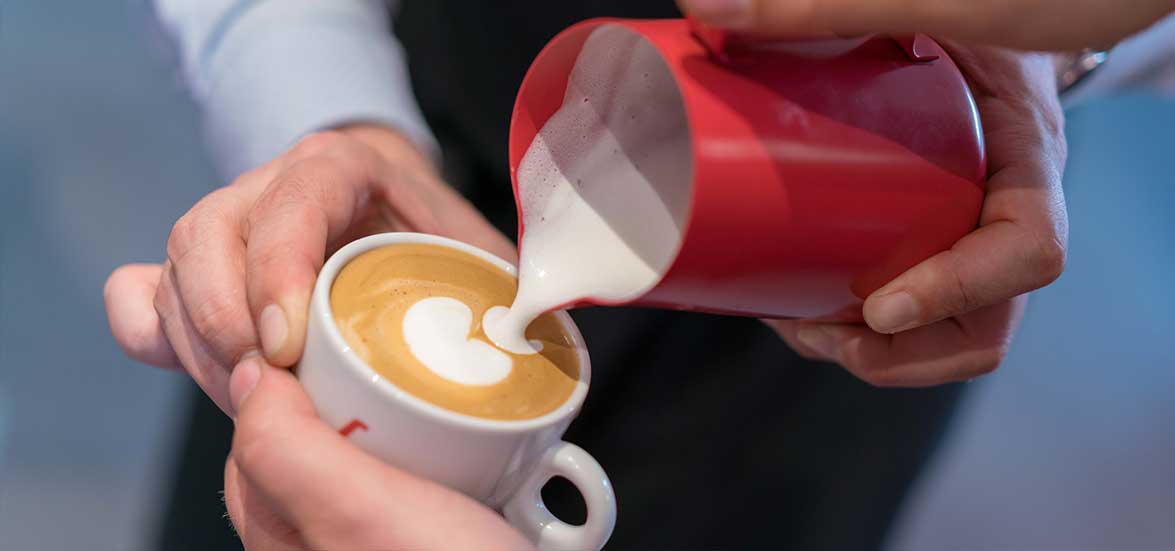 Pflanzenmilch-Kaffee-Latte-Art.jpg